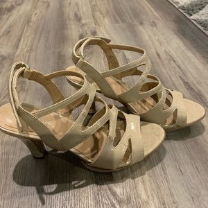 Nude Naturalizer heels